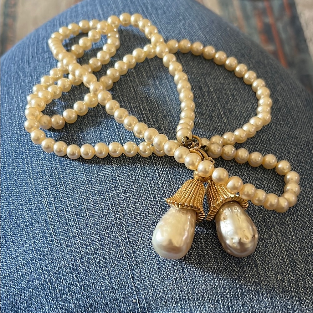 Elegant Pearl Necklace with Gold Accents